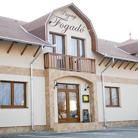 Pazonyi Fogado Es Etterem Hotell Nyírpazony Exteriör bild
