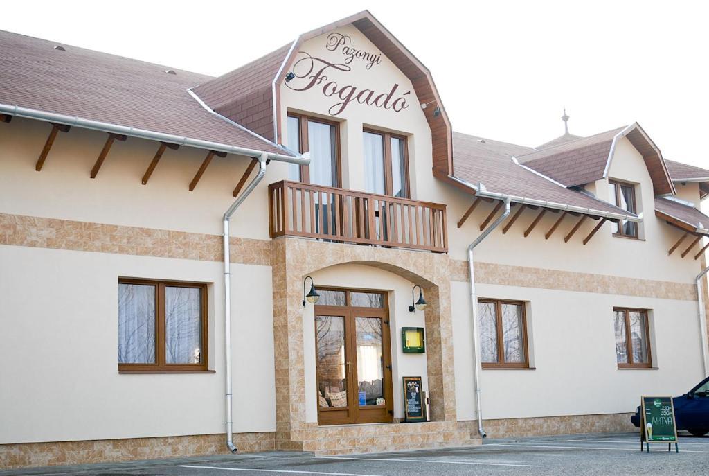Pazonyi Fogado Es Etterem Hotell Nyírpazony Exteriör bild