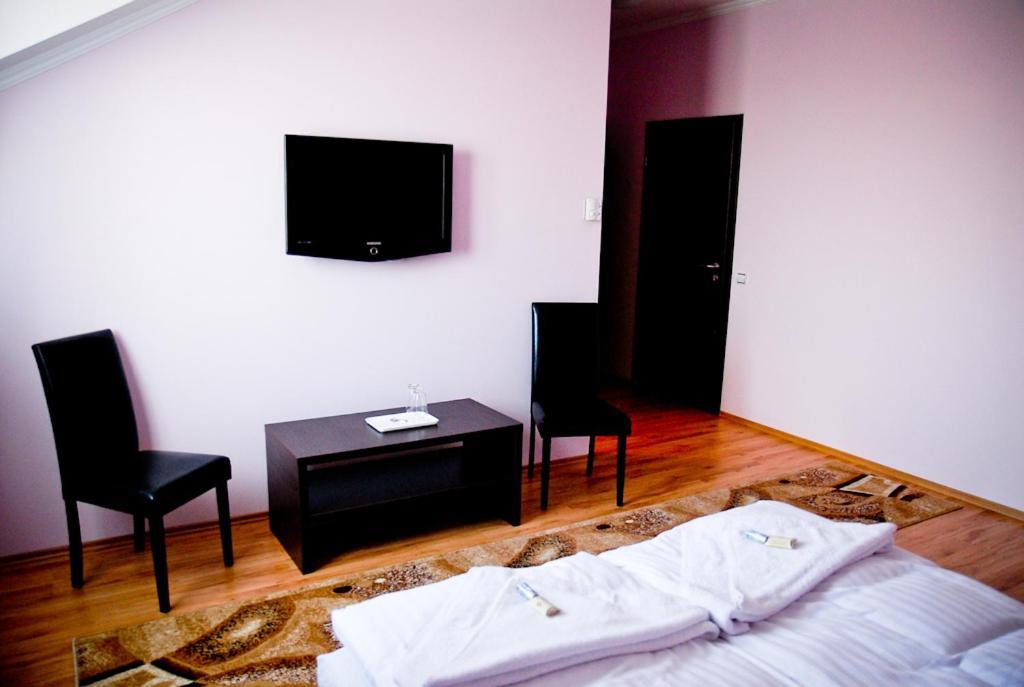 Pazonyi Fogado Es Etterem Hotell Nyírpazony Rum bild