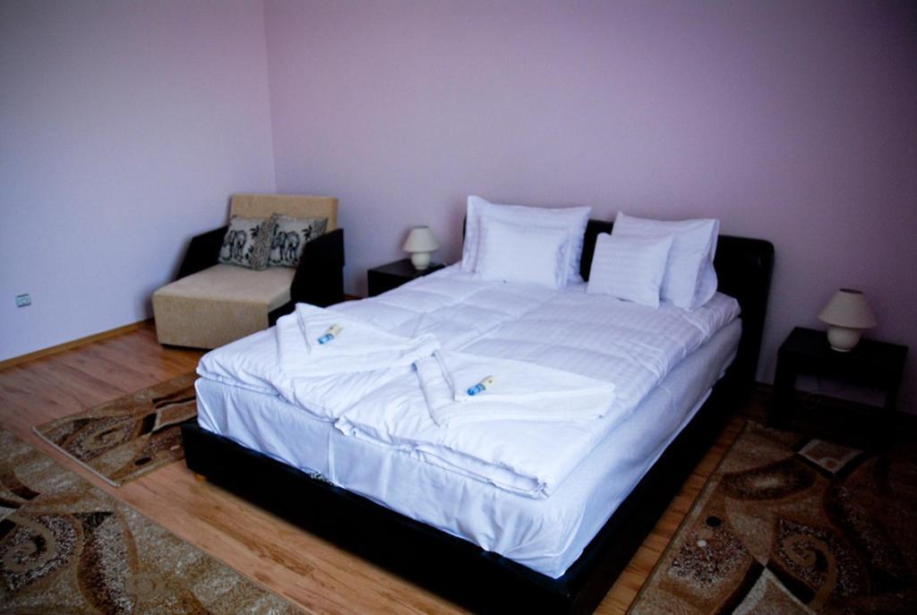 Pazonyi Fogado Es Etterem Hotell Nyírpazony Rum bild