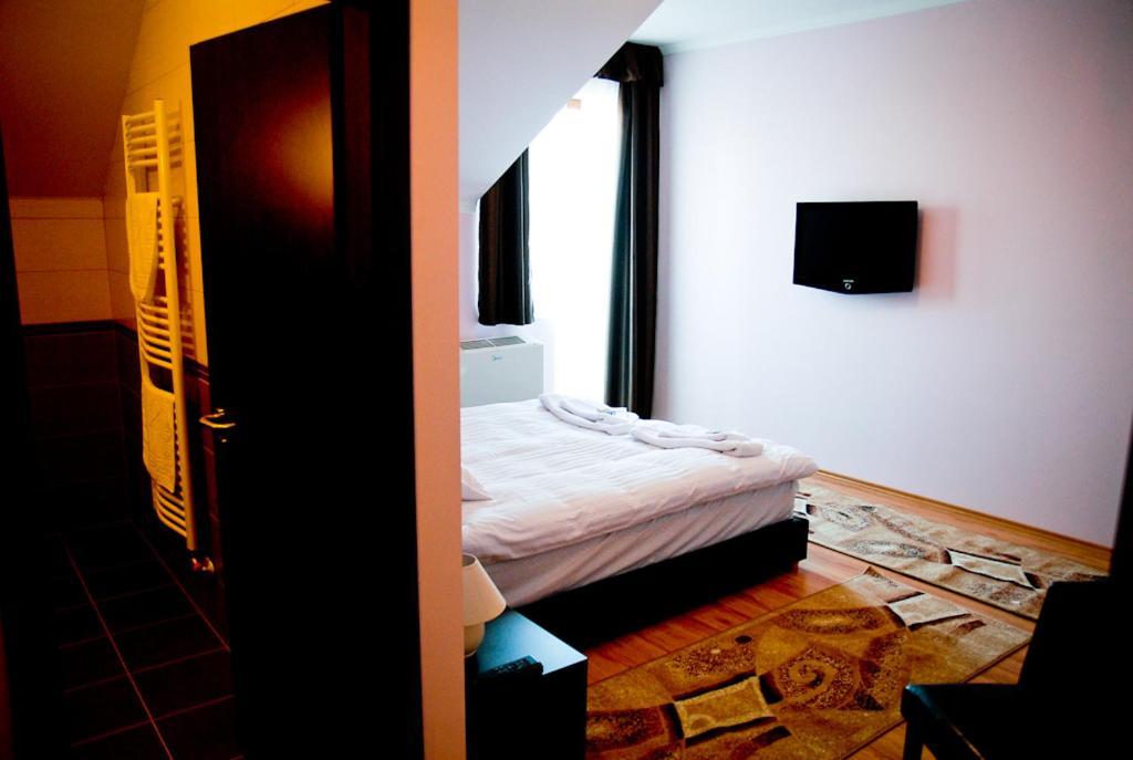 Pazonyi Fogado Es Etterem Hotell Nyírpazony Rum bild