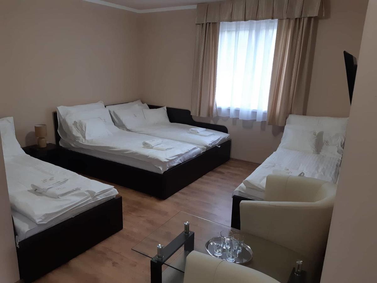 Pazonyi Fogado Es Etterem Hotell Nyírpazony Exteriör bild